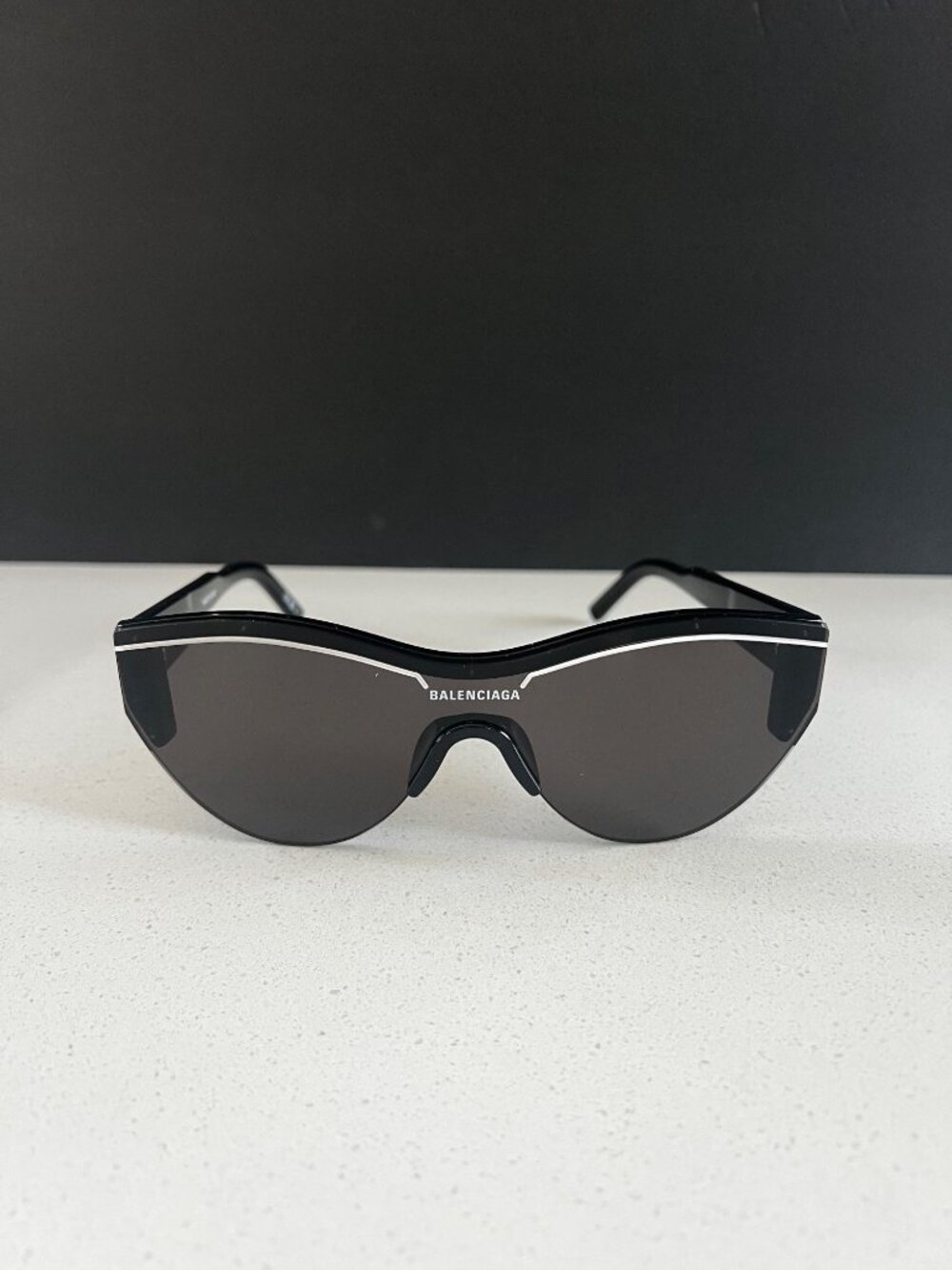 Balenciaga Shield BB0004S sunglasses in shiny black - Picture 3 of 10